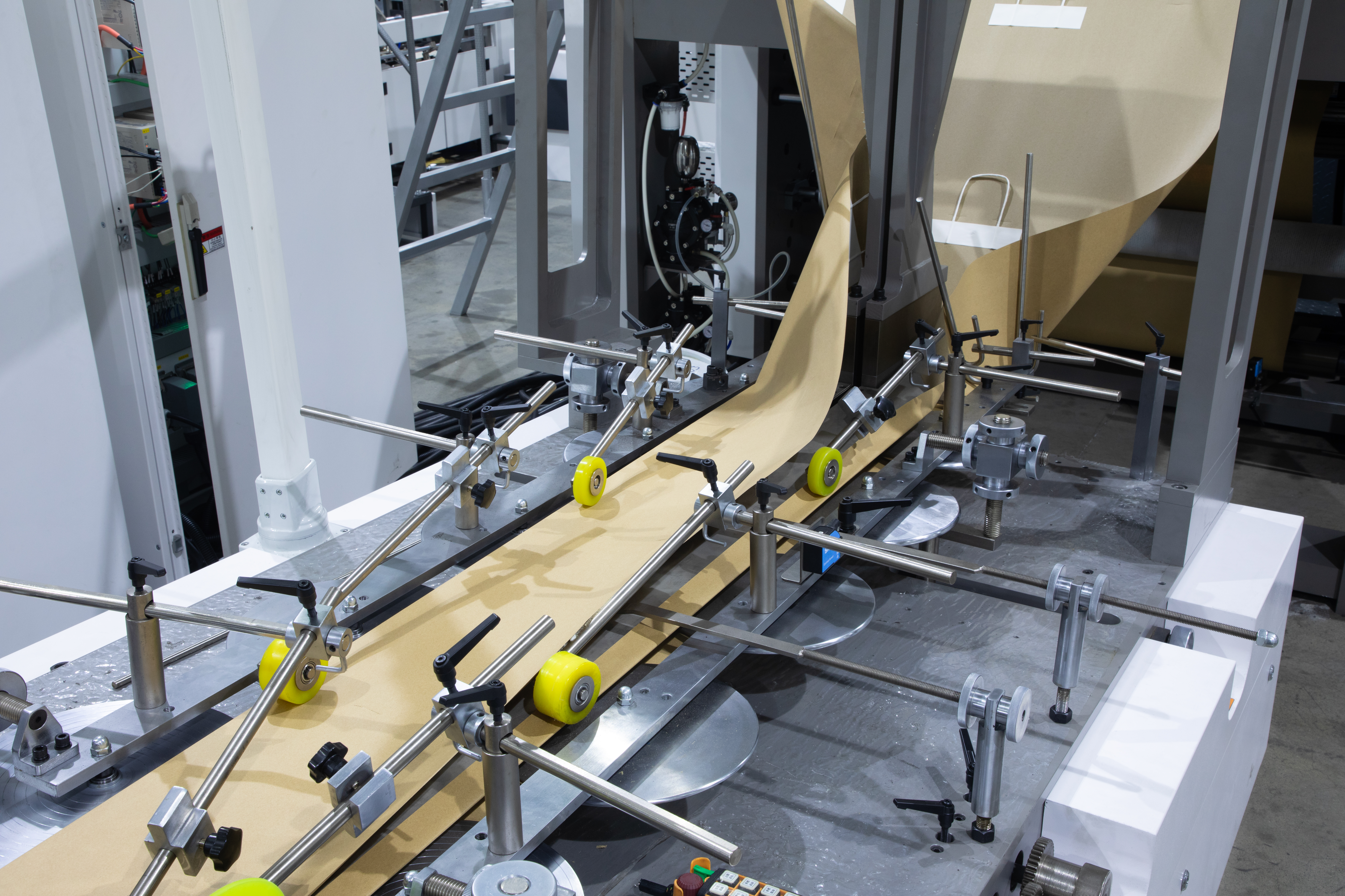 OYANG 16 KEKSİYELER YAYI HALK KAPAK KAĞIT TRAP MAKİNE SERİSİ BESLEME